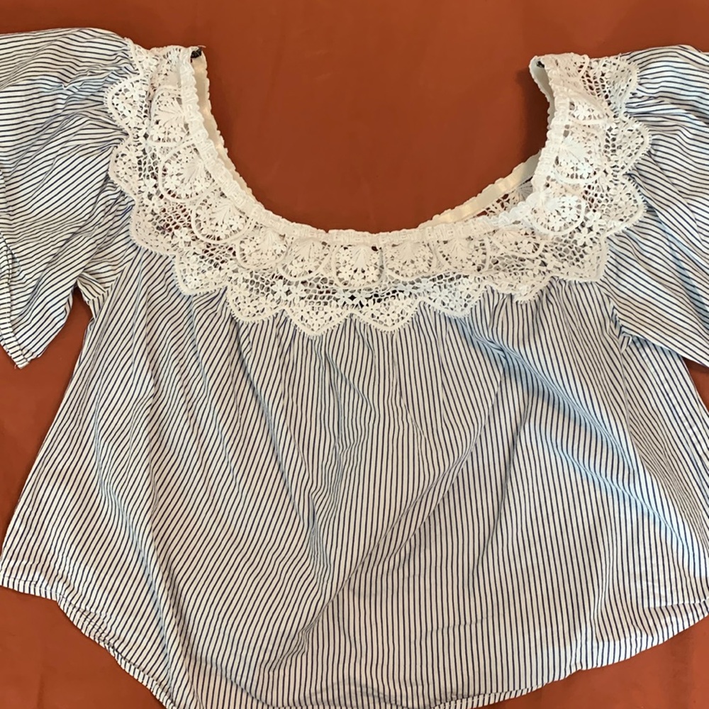 Used. Blue Striped, Widely Sleeve with White Lace Shirt. Size Medium. Forever21.